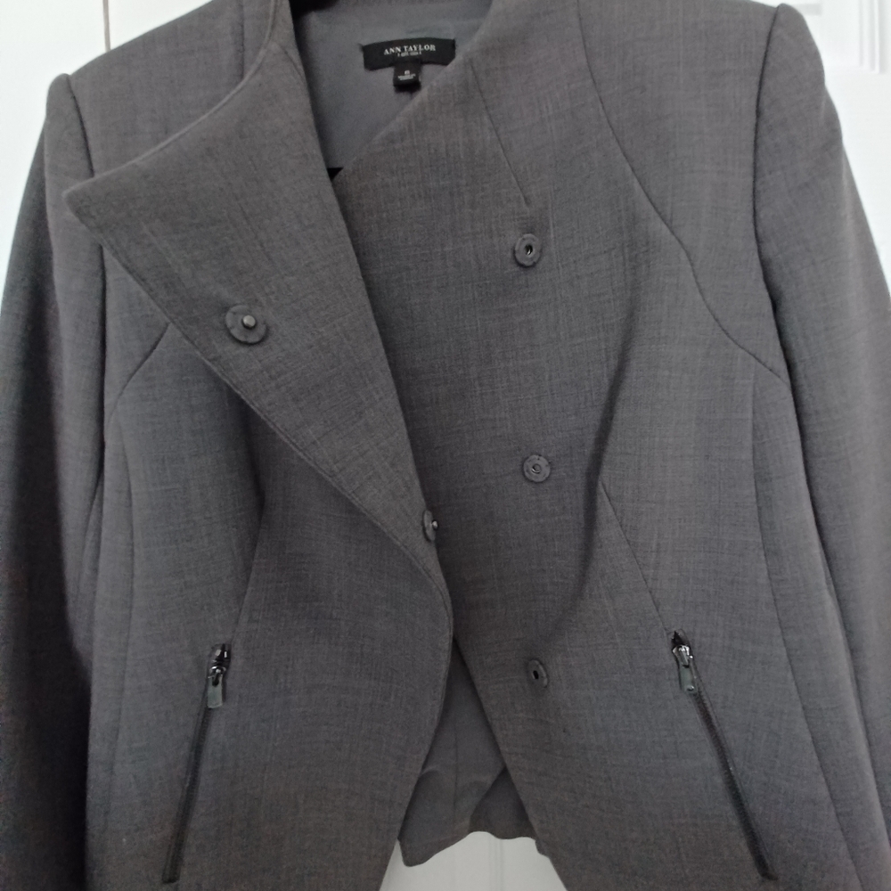 Ann Taylor women's suit jacket. - Picture 3 of 7